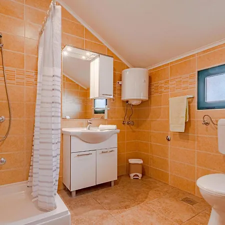 Crnja Luka I * Blato (Korcula)